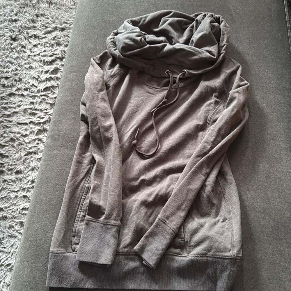 Women’s gray sweatshirt